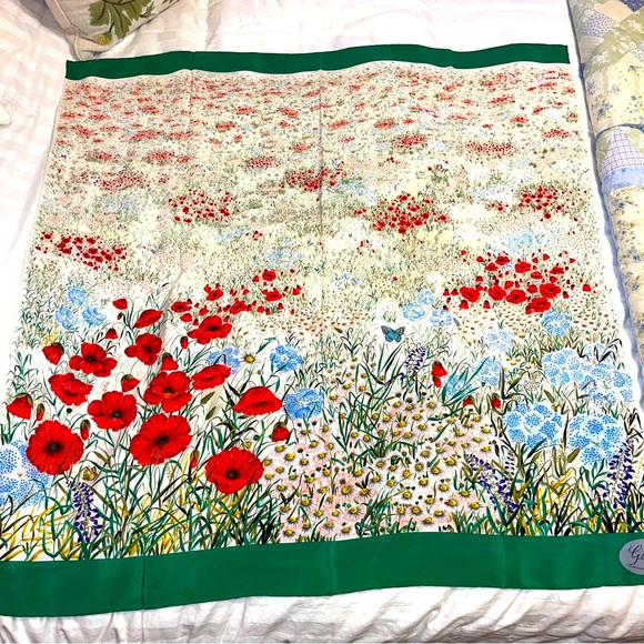 Gucci Silk Floral Print Large Scarf - Picture 1 of 12